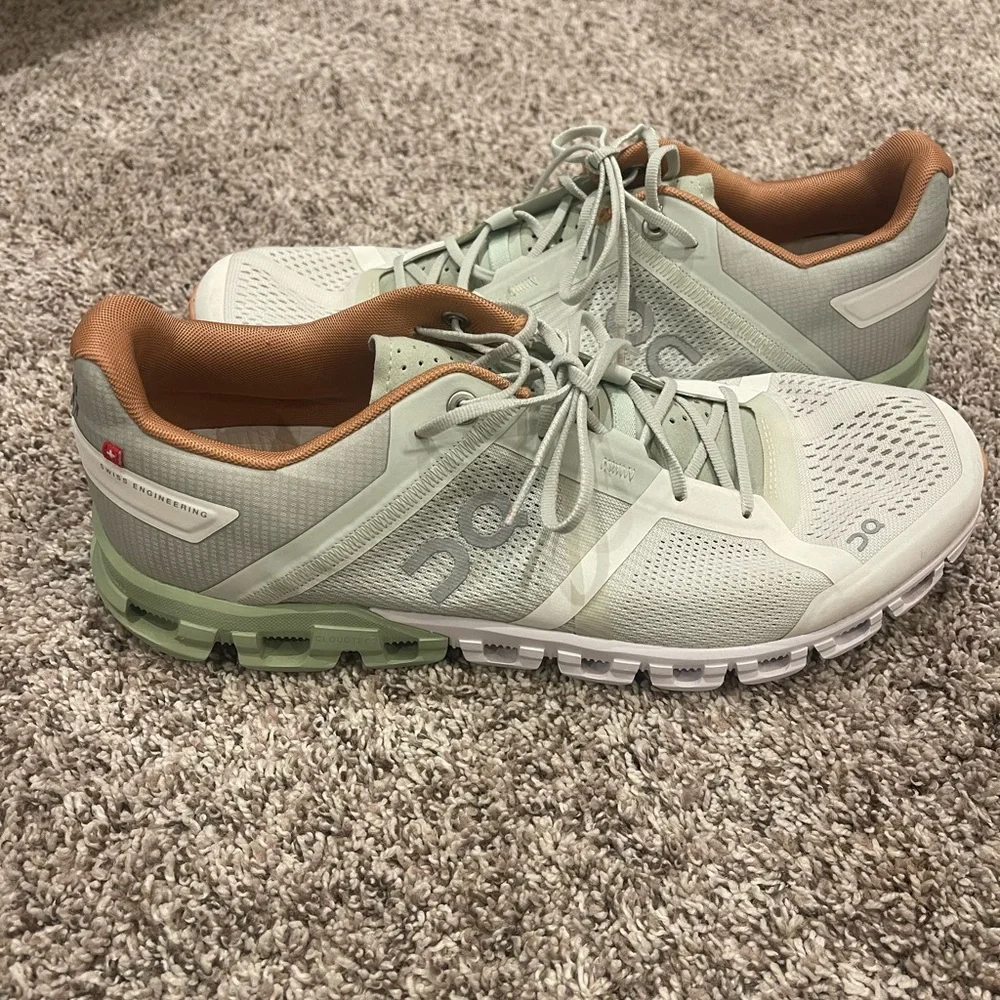 ON Cloudflow Womens Shoes Size 11, Color: Aloe/White - Picture 4 of 10